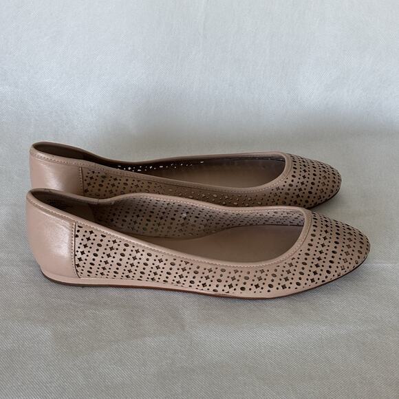 Vince Camuto Slip On Flats Sz 9M breathable cutout detail Taupe - Picture 4 of 14